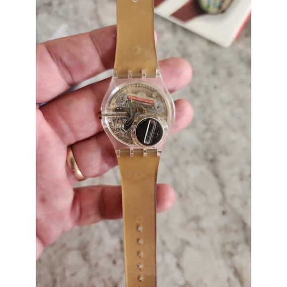 Swatch Artist collection Watch "Lipstick" GK243 new old stock in box with papers - Picture 10 of 12